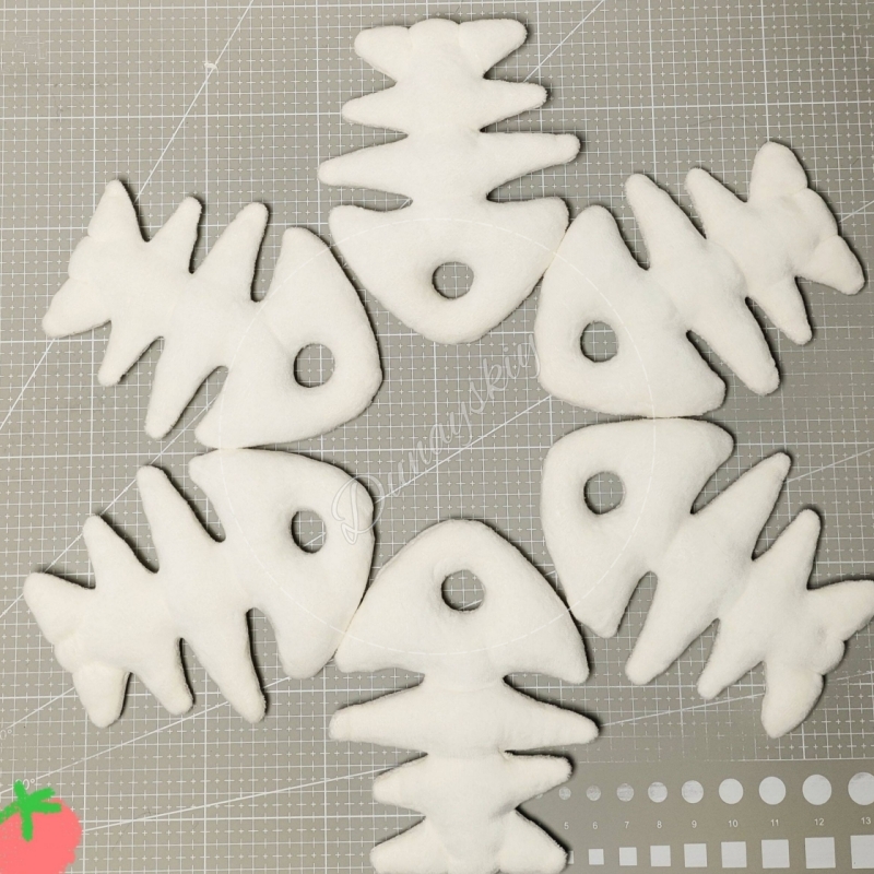 Plush Fishbone Keychain For Fu - Fishbones Cosplay Prop recension och pris